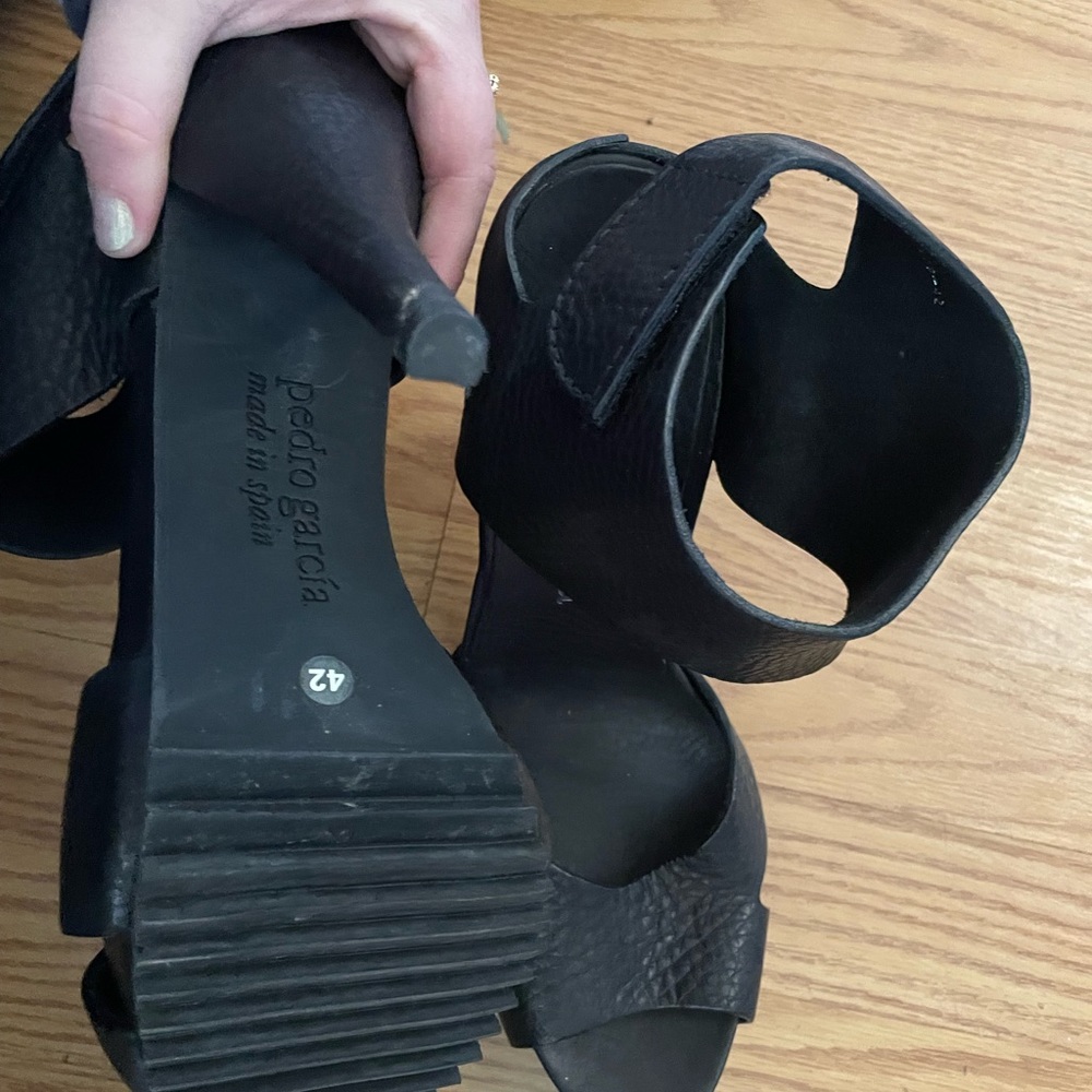Pedro Garcia open toed black heels - Picture 3 of 3